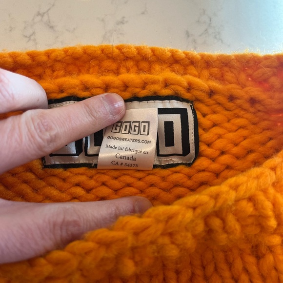 GOGO Sweaters 💯% Italian Wool Marigold/Snow Pullover sweater - Picture 5 of 8